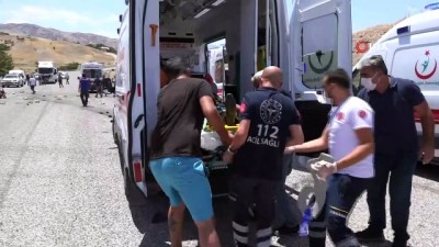 askeri helikopter -  Tunceli'deki trafik kazası: 1 ölü, biri bebek 5’i ağır 17 yaralı Videosu