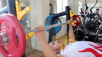bilek guresi - Annesinin 80 liralık pazar parasıyla spor salonuna yazıldı, dünya 4.'sü oldu Videosu