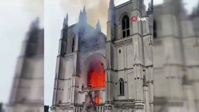  - Fransa’da tarihi katedralde yangın
