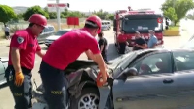 polis ekipleri -  Kırıkkale'de otomobiller çarpıştı: 3 yaralı Videosu
