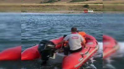  Sular yükselince nehirde mahsur kalan 10 kişilik aileyi itfaiye ekipleri kurtardı