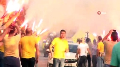 MKE Ankaragücü, taraftar desteği ile Eryaman Stadı’na uğurlandı