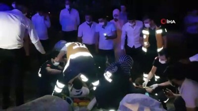 polis ekipleri -  Otomobil ile motosiklet kafa kafaya çarpıştı: 2 yaralı Videosu