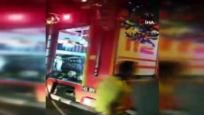 cati kati -  Alev alev yanan evden yaşlı çiftin kurtarılma anı kamerada Videosu