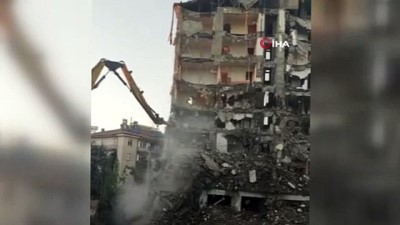 hasarli bina -  Elazığ’da hasarlı bina kontrollü olarak böyle yıkıldı Videosu