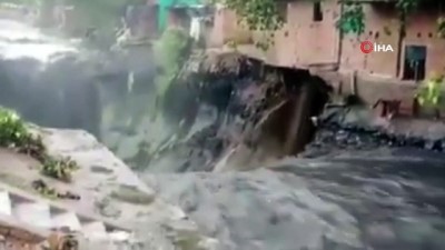  - Hindistan’da şiddetli yağışlar zarar vermeye devam ediyor
