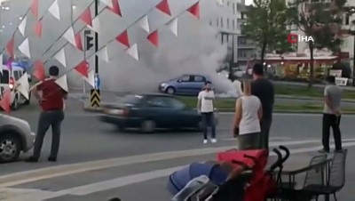 kamera -  Sivas’ta dumanlar içerisinde kalan otomobil korkuttu Videosu