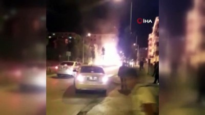 kamera -  Park halindeki saman yüklü kamyon alev alev böyle yandı yandı Videosu