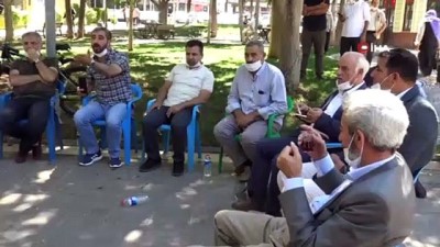 diyalog -  Siverek’te muhtarlar hizmet için belediye önünde oturdu Videosu