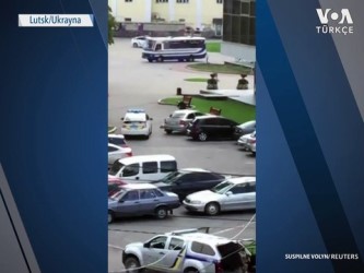 yolcu otobusu - Ukrayna'da Saldırgan Otobüste Yaklaşık 20 Kişiyi Rehin Aldı Videosu