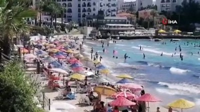 hava sicakligi -  Kuşadası’nda sıcak havanın etkisiyle plajlar doldu taştı Videosu