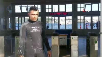deniz polisi -  Beşiktaş'ta boğaza yüzmek için giren bir kişi boğularak can verdi Videosu
