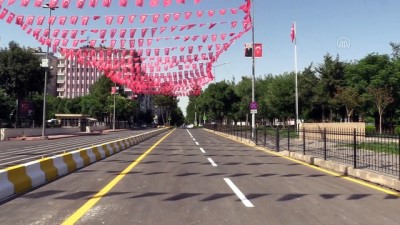 teroristler - Diyarbakır Valiliği önündeki cadde tek yönlü trafiğe açıldı Videosu