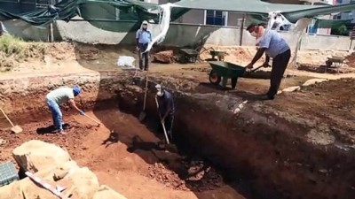 insan kemikleri - İnşaat kazısında 2 bin 400 yıllık mezar kalıntıları bulundu - MUĞLA Videosu