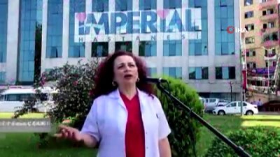 kamera -  Korona virüsten hayatını kaybeden sağlık çalışanları için meslektaşları türkü söyledi Videosu