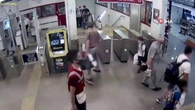 yuruyen merdiven -  Metro istasyonunda ilginç yankesicilik kamerada Videosu