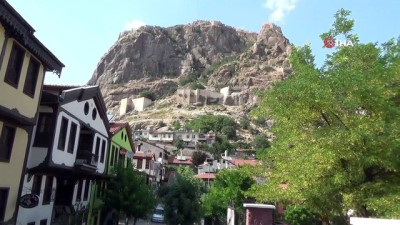  Asırlardır dimdik ayakta duran Karahisar Kalesi’ni de Korona virüs vurdu