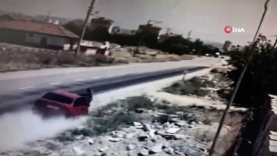 kamera -  Karaman’da otomobilin çöp konteynerine çarpma anı kamerada Videosu