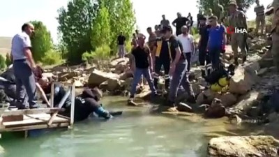 kurtarma ekibi -  Serinlemek için girdiği gölette boğulan genç adamın cesedine ulaşıldı Videosu