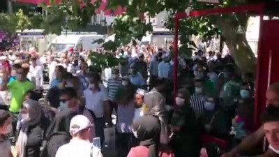 Tüm alanlar dolduğu için vatandaşlar cuma namazı için diğer camilere yönlendirildi - İSTANBUL