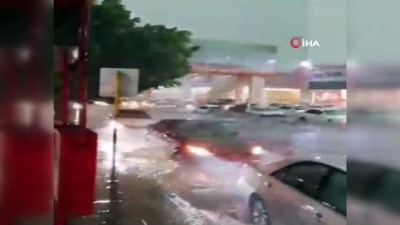 siddetli yagis -  - Suudi Arabistan'ın Taif şehrini sel vurdu Videosu