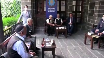 edebiyat - Vali Münir Karaloğlu, dengbejlerle buluştu - DİYARBAKIR Videosu