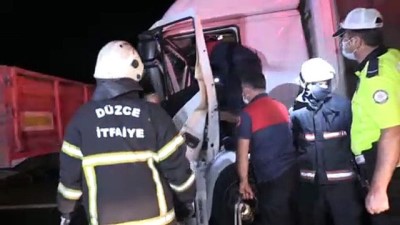 jandarma - Anadolu Otoyolu'ndaki kazada tırda sıkışan sürücüyü itfaiye kurtardı - DÜZCE Videosu