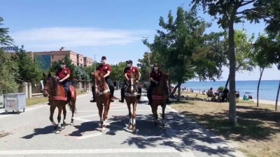 atli polis - Atlı polisler Silivri'de denetim yaptı - İSTANBUL Videosu