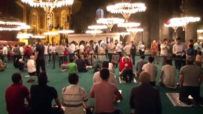 kalaba -  Ayasofya’ya ikinci gecede de yoğun ilgi sürüyor Videosu