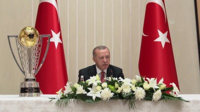 Cumhurbaşkanı Erdoğan, Medipol Başakşehir Futbol Kulubü heyetini kabul etti - ANKARA