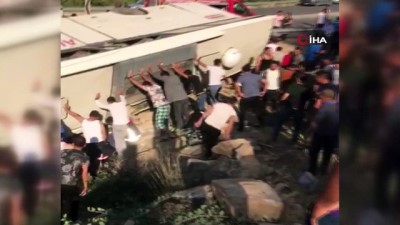  Mersin'de askerleri taşıyan otobüs devrildi: Çok sayıda yaralı