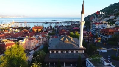  Antalya’daki lüks tekneler sezonu Ukraynalı turistlerle açtı