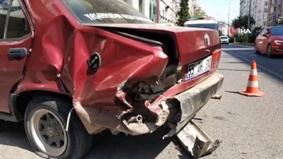 korkuluk -  Direksiyon hakimiyetini kaybeden sürücü 3 araca çarptı: 3 yaralı Videosu