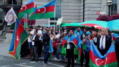  - Londra'da yaşayan Azerbaycanlılardan Ermenistan protestosu
- Ermeniler, Azerbaycanlı göstericilere saldırdı