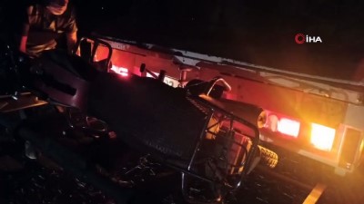 karahisar -  Motosiklet traktör römorkuna çarptı: 2 yaralı Videosu