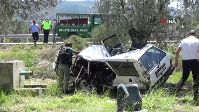 zeytin agaci -  Şarampole uçup zeytin ağacına çarpan otomobil 2 kişiye mezar oldu Videosu