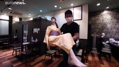 manken - Tokyo'daki restoranda sosyal mesafe sorunu yok, cansız mankenler var Videosu