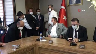  Bakan Karaismailoğlu, Erzurum AK Parti İl Başkanlığı’nı ziyaret etti