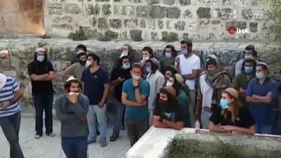 arefe gunu -  - İsrail polisi Mescid-i Aksa'da 5 Filistinli genci gözaltına aldı Videosu