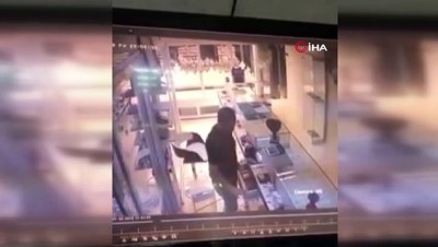  Mersin'deki kuyumcuya silahlı saldırı kamerada