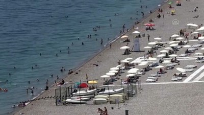 hava sicakligi - Sıcak hava ve yüksek nemden bunalanlar sahillerde yoğunluk oluşturdu - ANTALYA Videosu