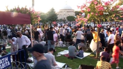 bisiklet -  Bakan Karaismailoğlu, Ayasofya’da bayram namazının ardından çorba dağıttı Videosu