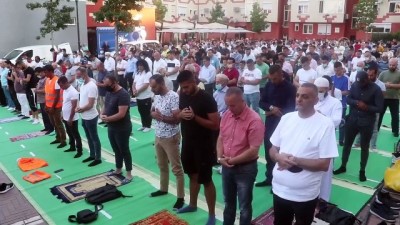 sabah namazi - Balkanlar, Kovid-19 gölgesinde bir bayramı daha karşıladı - TİRAN Videosu