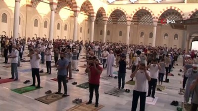 kamera -  Çamlıca Cami'nde bayram namazı coşkusu Videosu
