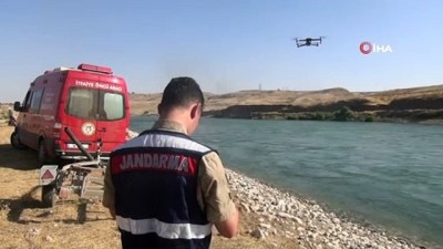kurtarma ekibi -  Cizre Nehrinde kaybolan 60 yaşındaki şahsın cansız bedenine ulaşıldı Videosu