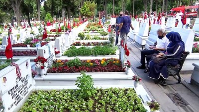 sehit yakinlari - Edirnekapı Şehitliği'nde bayram yoğunluğu - İSTANBUL Videosu