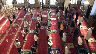  Eskişehir’de sosyal mesafeli bayram namazı