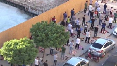  Gaziantepliler bayram namazında sokaklara taştı