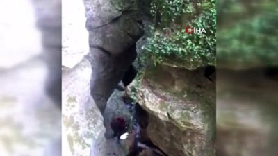 JAK Timi, Horma Kanyonuna düşen cüzdanı 25 metre iple salınarak aldı