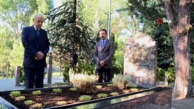 MHP Genel Başkanı Devlet Bahçeli, merhum Alparslan Türkeş'in mezarını ziyaret etti